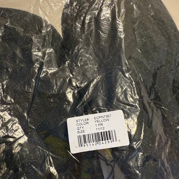 Peanuts Christmas Charlie Brown slippers slides slip on Holiday gift men’s 11/12 - Picture 8 of 11